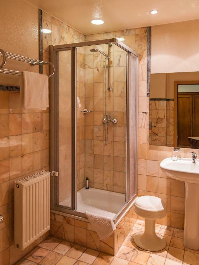 Hotel Ratskeller Schwarzenberg ชวาร์เซนเบิร์ก ภายนอก รูปภาพ